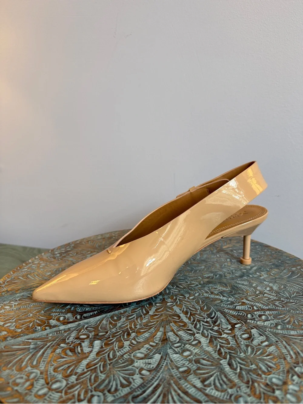 Like New! Mercedes Castillo Kinslee Nude Patent Leather Slingback Pump Size 9